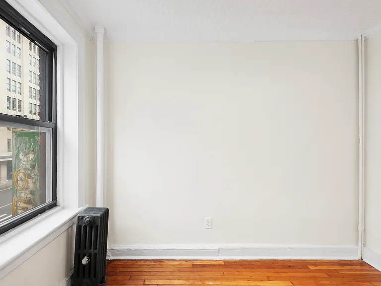 464 W 25th St #3 — Photo 5