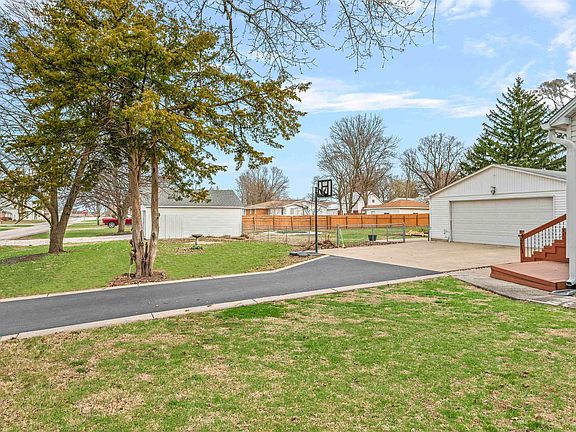 3rd image of 213 W McManus Rd