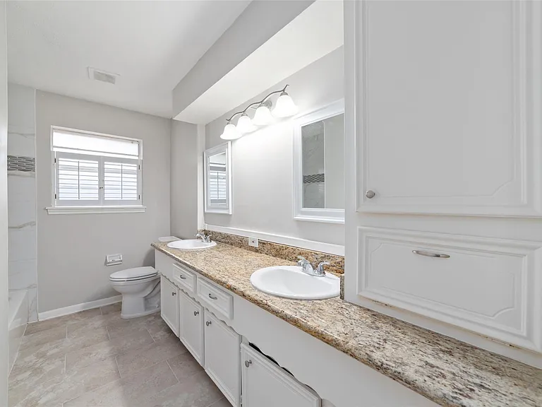 25602 Oakhurst Dr — Photo 22