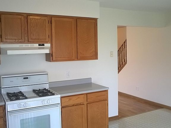 4th image of 4672 Brompton Dr