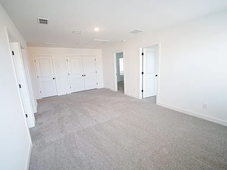 136 Kingswood Cir — Photo 9