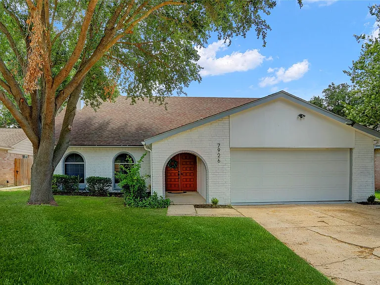 7926 Windy Creek Dr — Photo 6