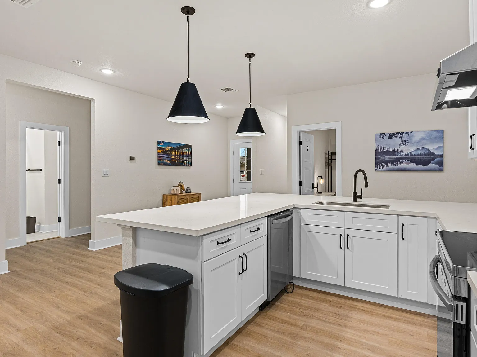 4 bed, 2.0 bath, 1800 sqft, $771 — Photo 3