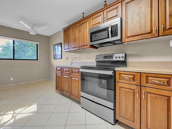 5th image of 15074 WITNEY Road #205