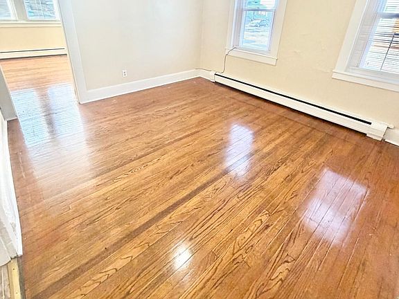 4th image of 69 Webb St #1