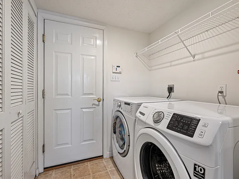 208 Village Pl — Photo 7