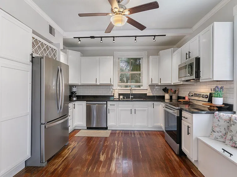 2520 Avenue P 1/2 — Photo 16