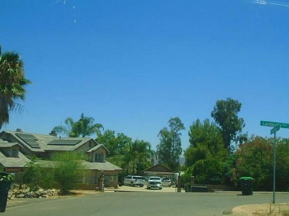 Exterior Neighborhood (street photo)