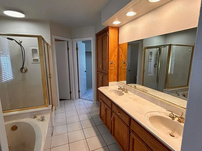 4033 W Douglas Ave — Photo 22