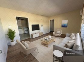 7605 North Hollywood Way