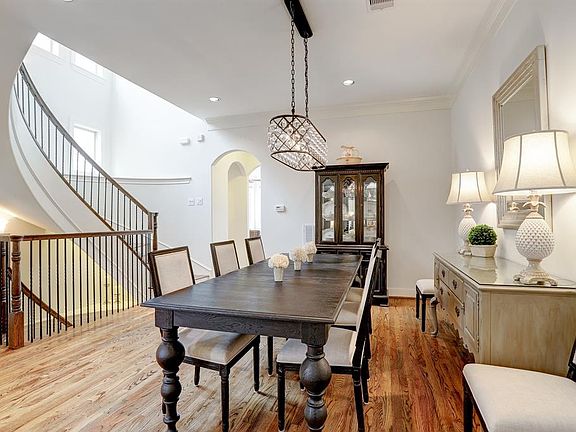 5th image of 2417 Driscoll St
