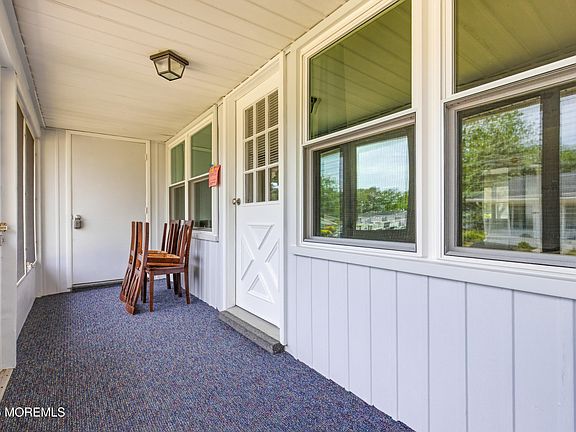 3rd image of 881B Balmoral Court