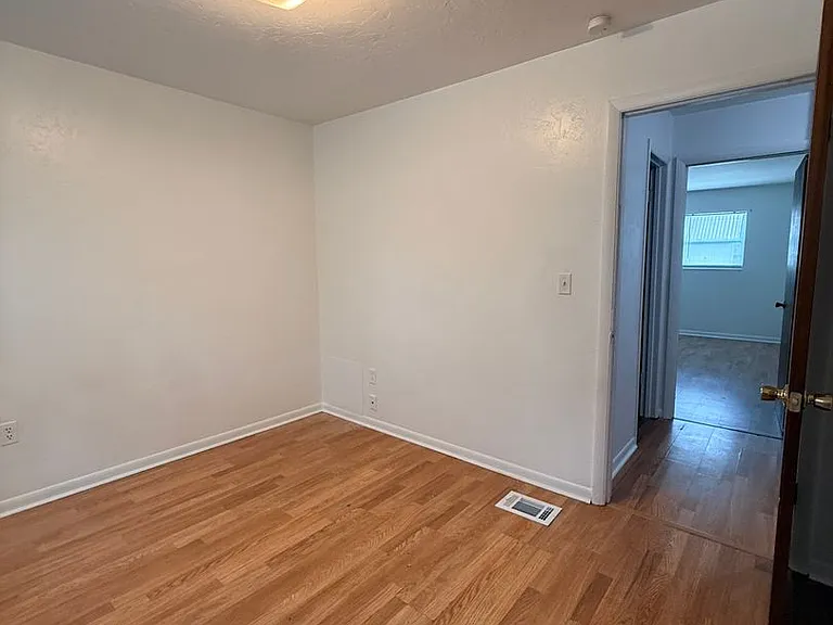2614 SW 31st Pl — Photo 21