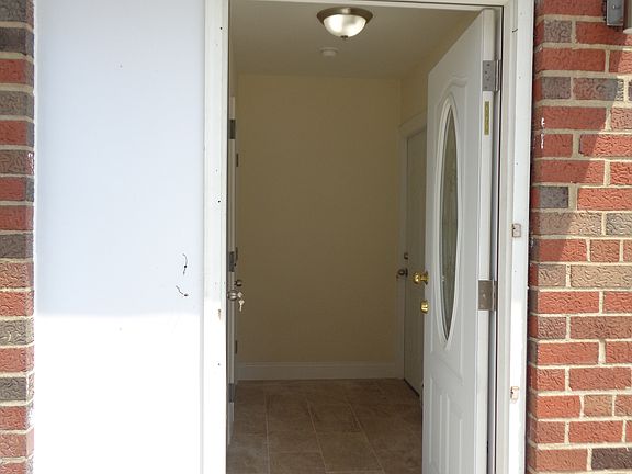 4th image of 2958 Radcliff Ave