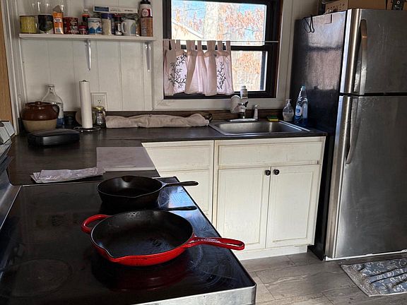 2nd image of 692 Plum Tree Ln