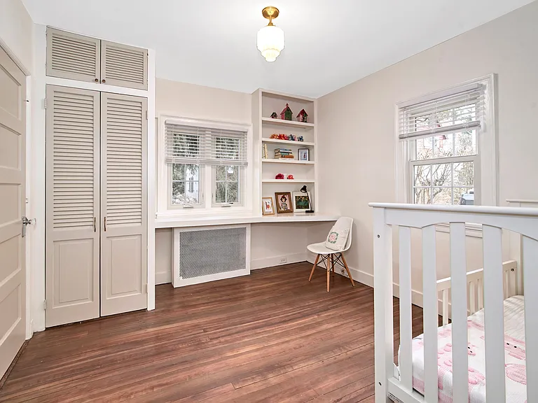 319 Oakland Beach Ave — Photo 14