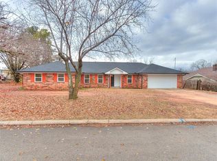 112 Mockingbird Ln, Chickasha, OK 73018