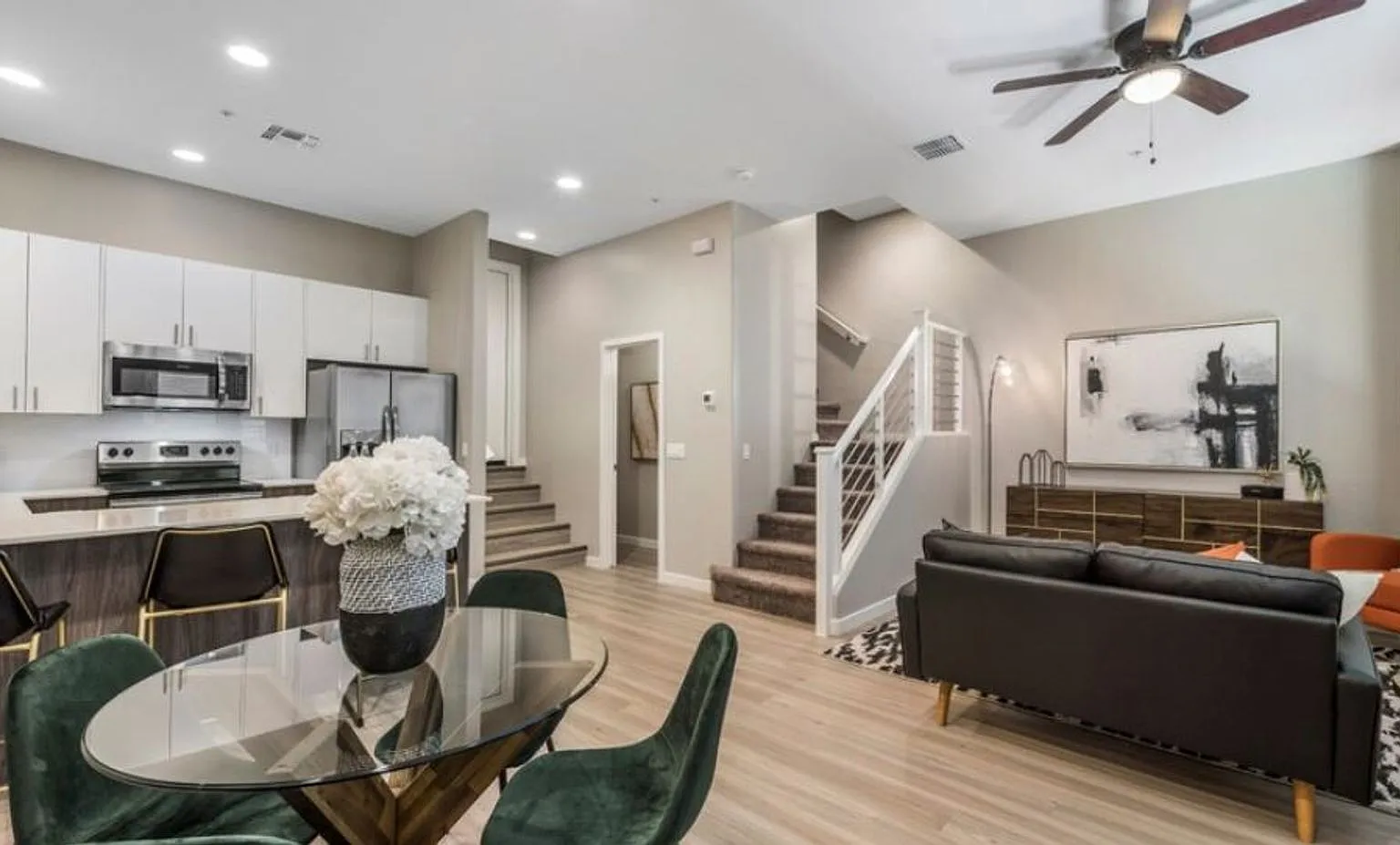 Monarch Luxury Townhomes - 2 bed | 2.5 bath, North Phoenix! — Photo 4