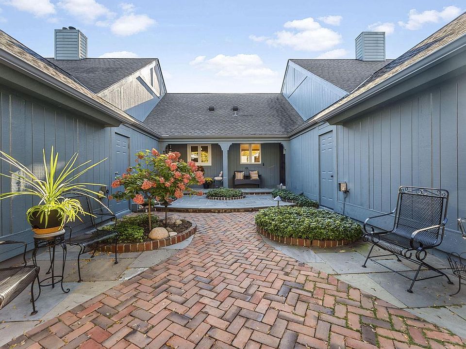 1st image of 2301 W Dickinson COURT