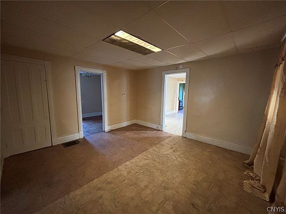 2nd image of 1002 Spring St