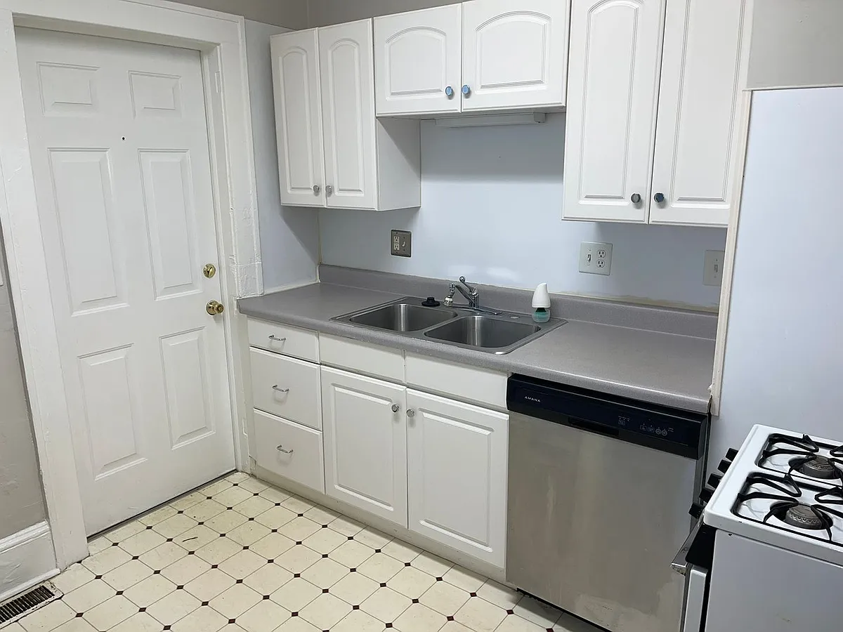 Building Photo - 822 E Tremont Ave #1