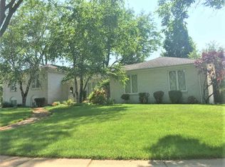 3040 Arbor Oaks Dr, Dubuque, IA 52001