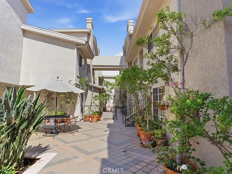 14727 Magnolia Blvd #110 — Photo 13