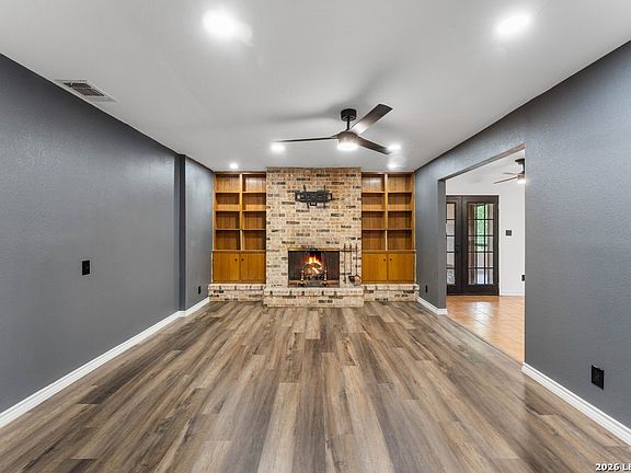 2nd image of 3614 Versailles Dr