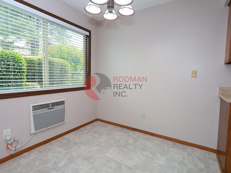 2045 Tibbetts Dr — Photo 6