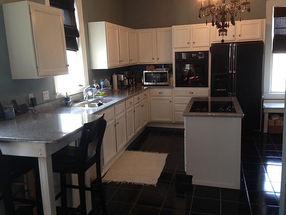 Kitchen - granite countertops, garbage disposal, dishwasher