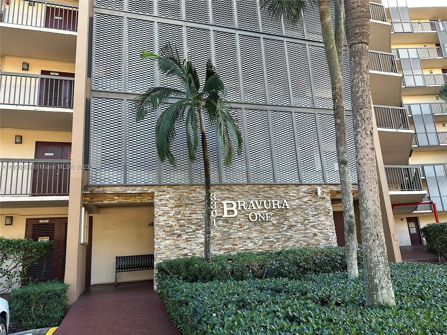 2 bed, 1083 sqft, $2,200 — Photo 2