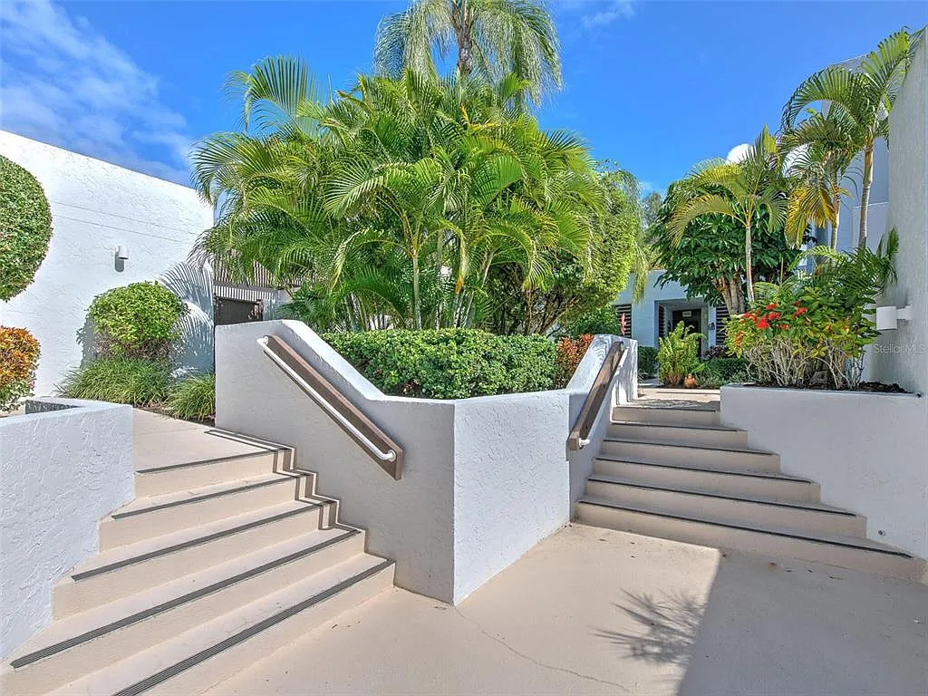 2 bed, 2.0 bath, 1260 sqft, $6,000 — Photo 4