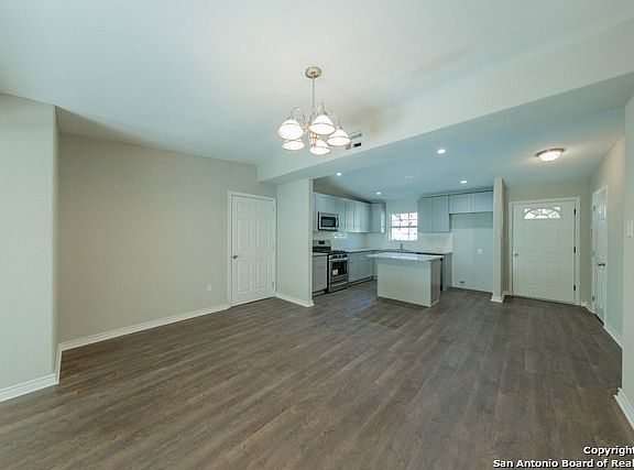 4th image of 2414 Clara Ln