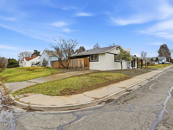 3rd image of 2902 Bonnie Doon Ave