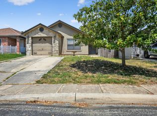 6739 Badger Pass Dr, San Antonio, TX 78239
