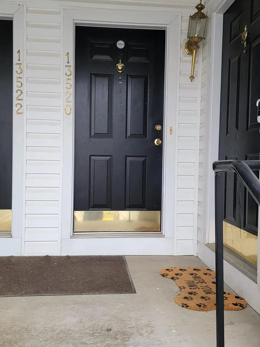 3 bed, 2.5 bath, 2160 sqft, $2,999 — Photo 2