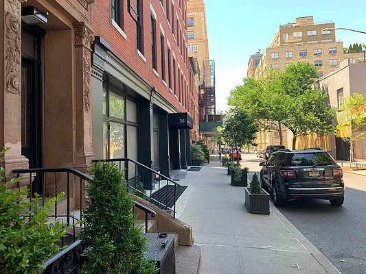 Rented by Flatiron Real Estate Advisors LLC | media 22