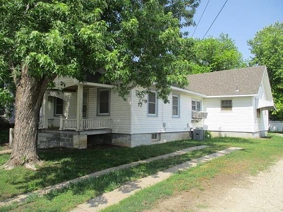 2nd image of 220 Walnut St