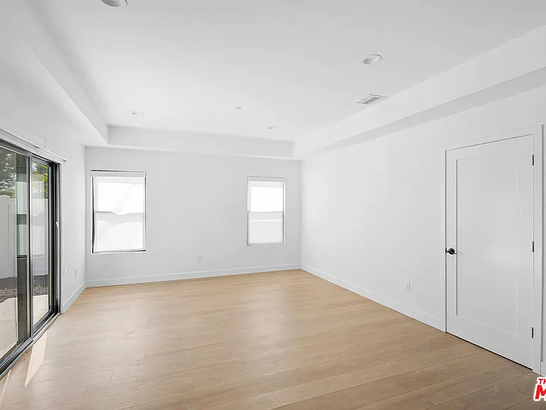 5826 Craner Ave #5826 — Photo 11