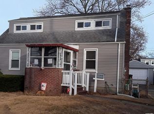 3 East Ct, Bethpage, NY 11714