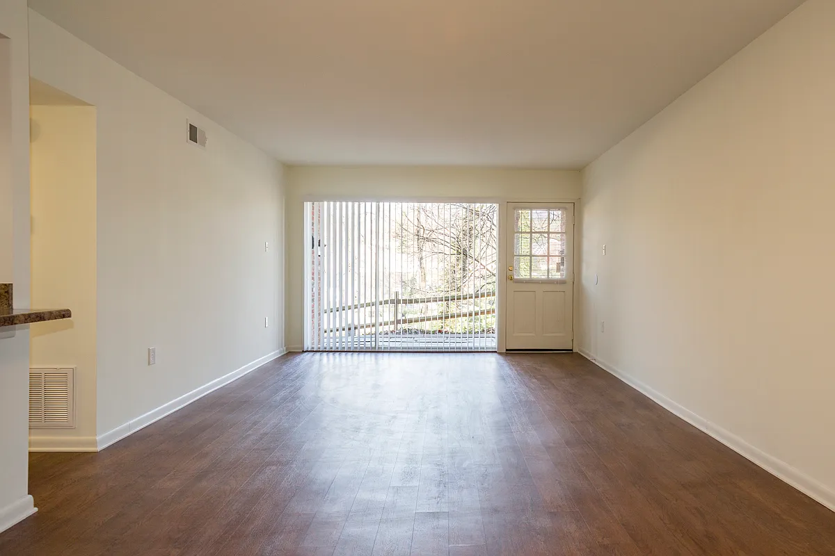Oxford Hill Apartments — Photo 4