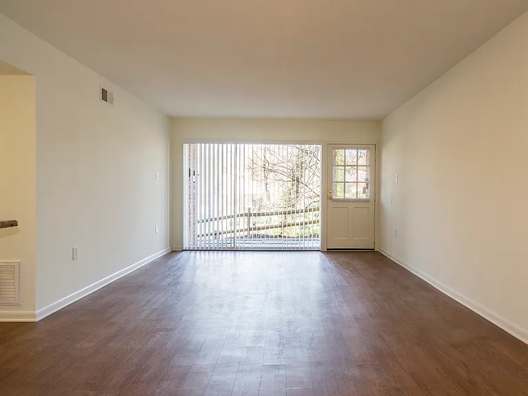Oxford Hill Apartments — Photo 4