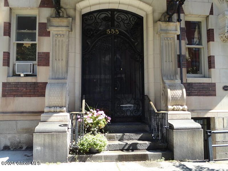 2nd image of 355 State Street #1WR