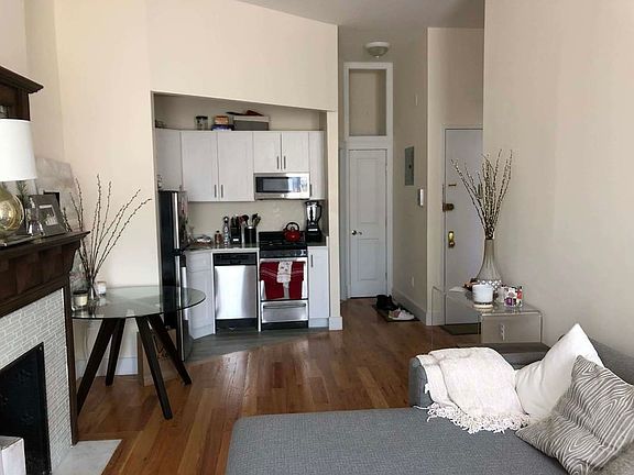 2nd image of 146 W 76th St APT 4F