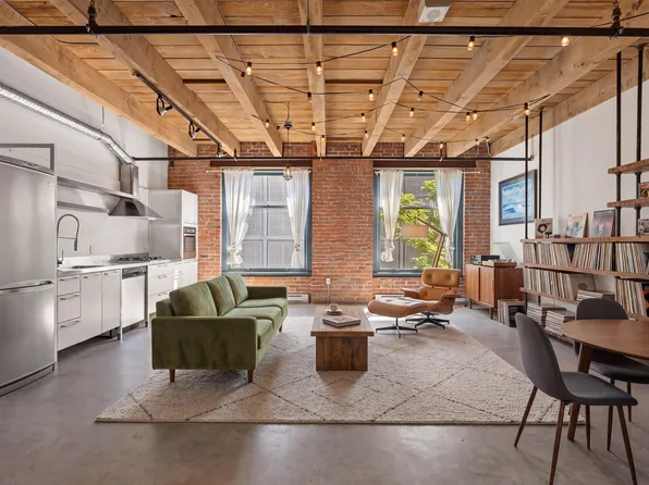55 Cordova St E #308, Vancouver, BC V6A 0A5