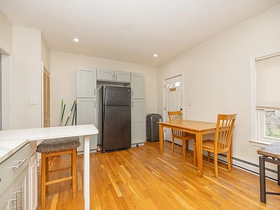 2nd image of 286 Ferry St Unit 286