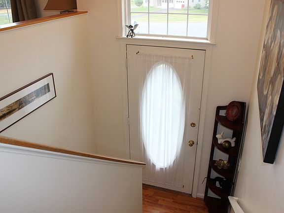 3rd image of 38 Oatfield Ct