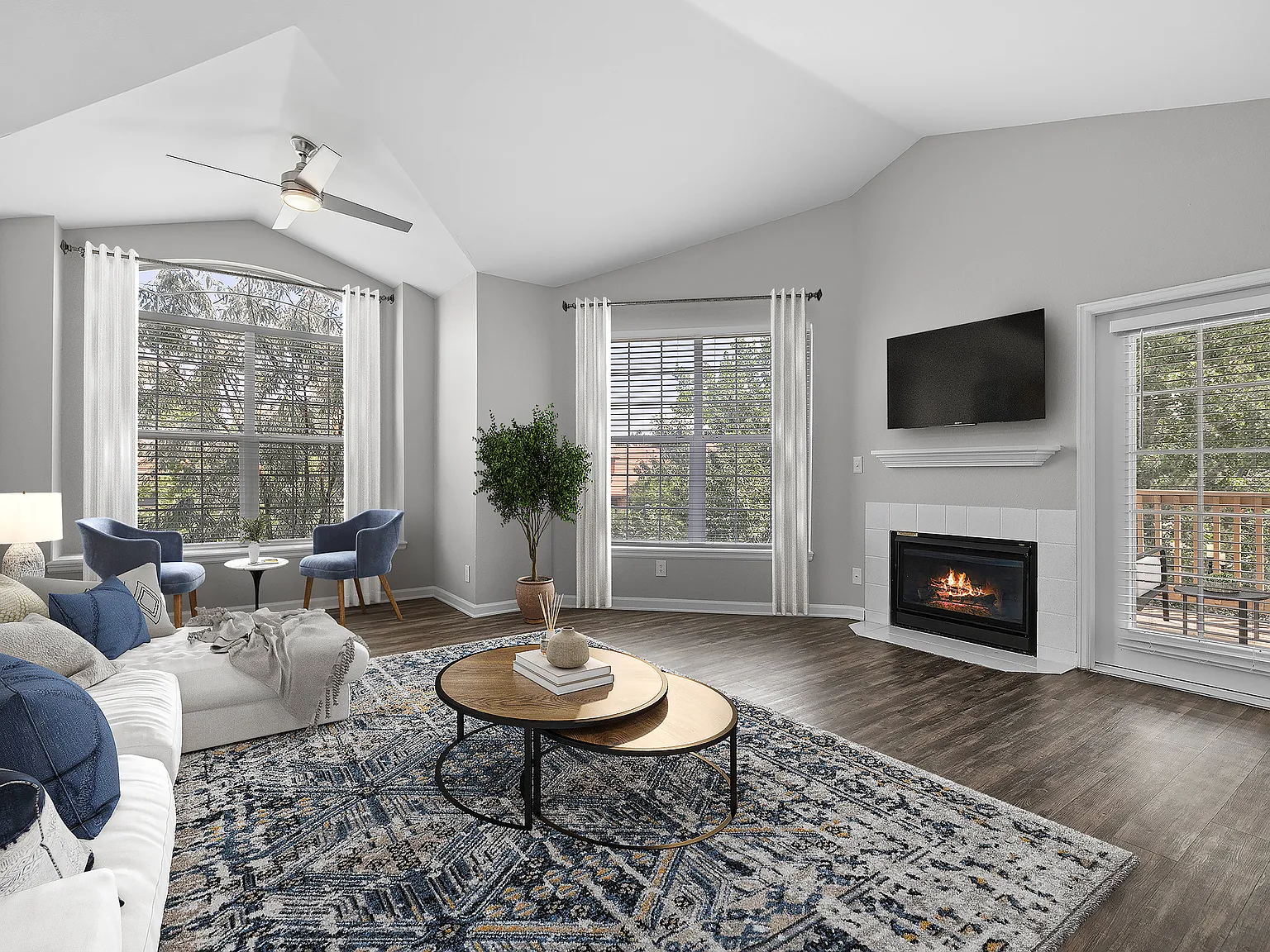 Isabella Apartment Homes — Photo 3