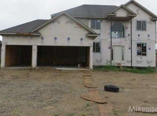 18297 Palmer Dr, Macomb, MI 48042