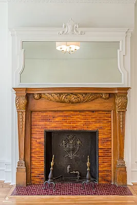 Rented by Dixon Advisory USA Inc. | media 51